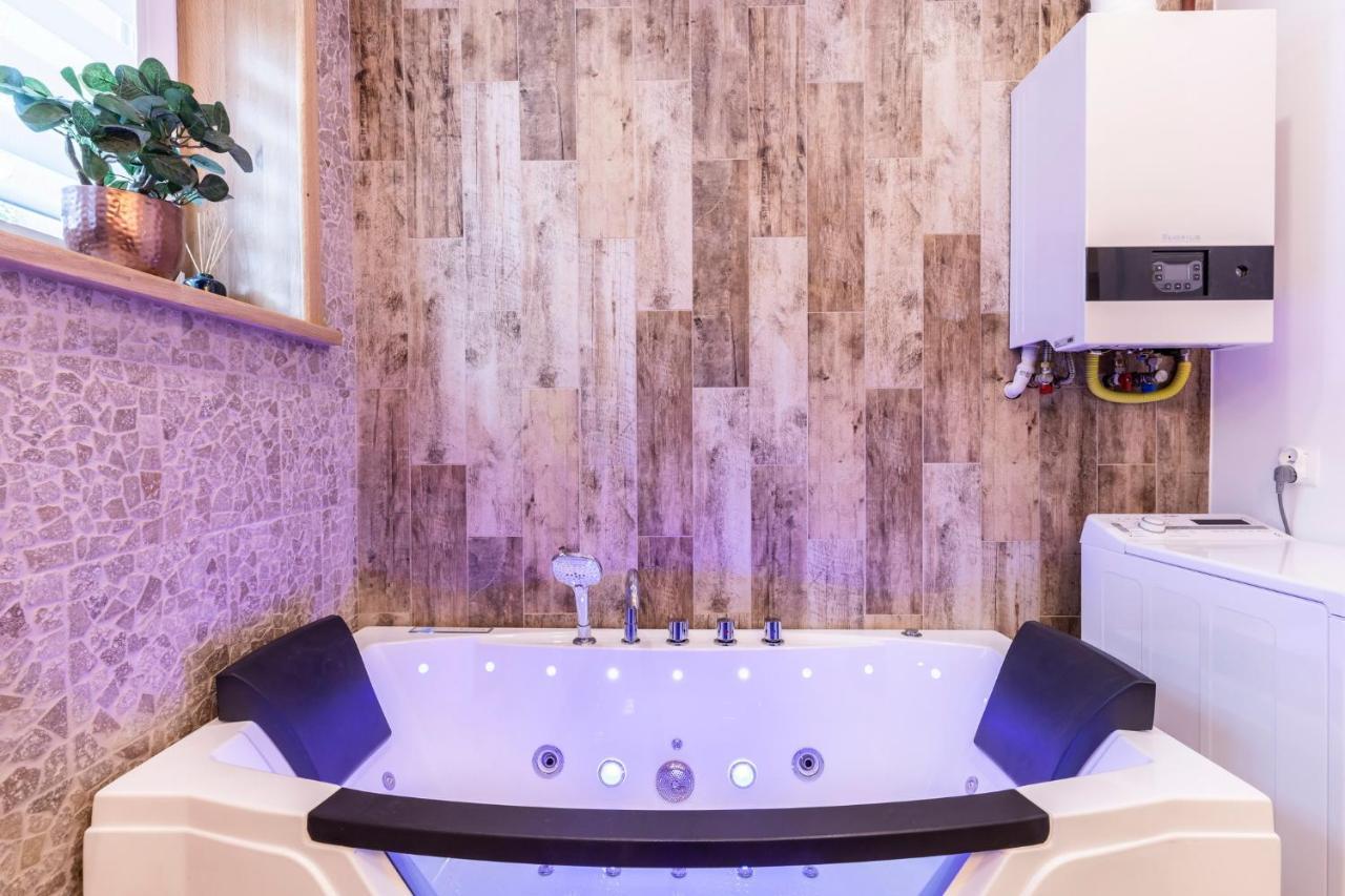 Bunia W Zakopanem Z Jacuzzi Apartment Bagian luar foto