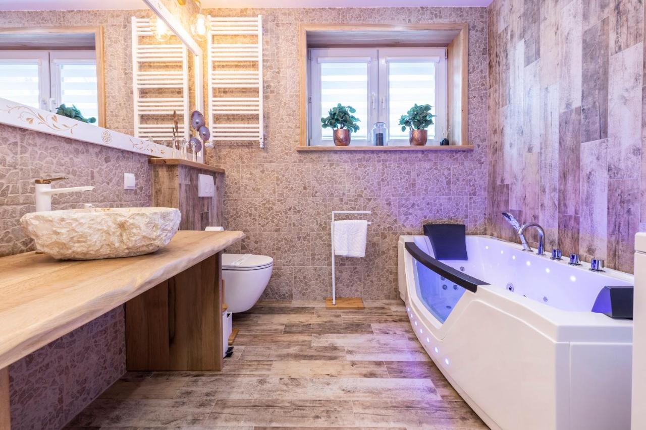 Bunia W Zakopanem Z Jacuzzi Apartment Bagian luar foto