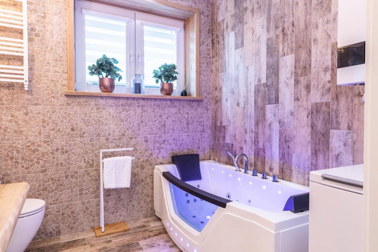 Bunia W Zakopanem Z Jacuzzi Apartment Bagian luar foto